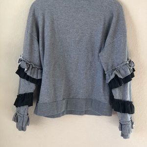 Grey sweatshirt with Ruffles